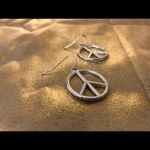 Silvery Peace Sign Earrings Fiskhook